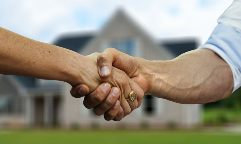 Learn about helpful tips to sell your house faster.